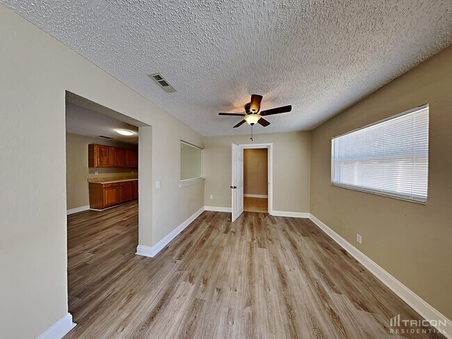 Building Photo - 1721 W Comanche Avenue Tampa FL