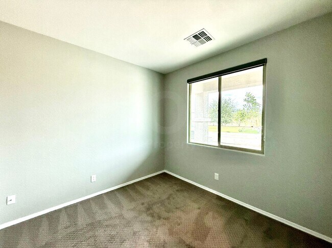 Building Photo - 7115 W Solano Dr S