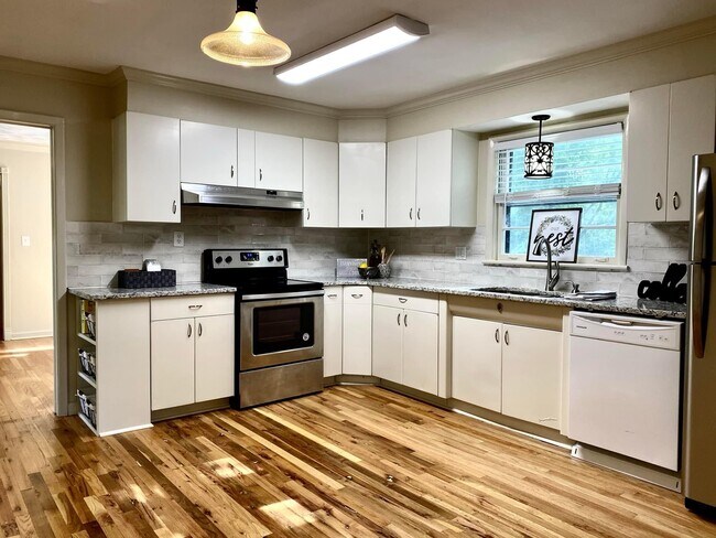 Foto del edificio - 1805 Crestview Dr SE