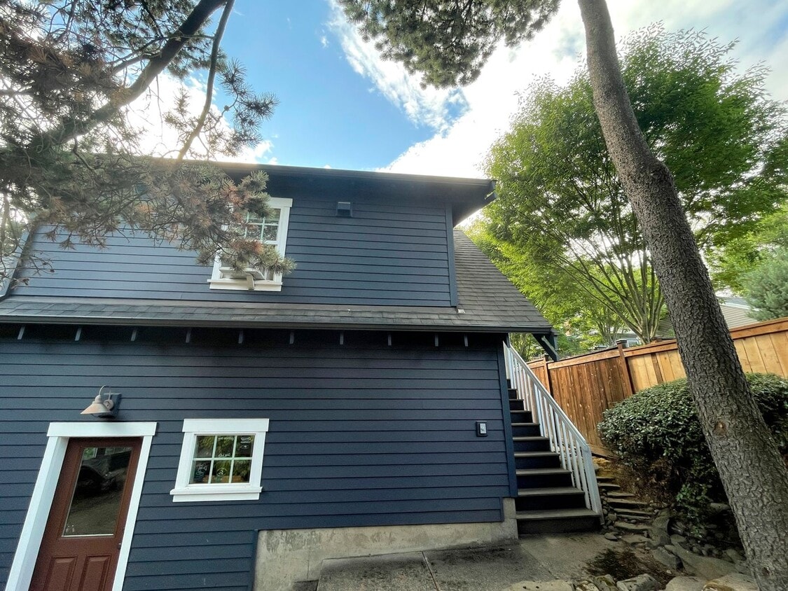 Primary Photo - Furnished ADU in Multnomah Village on Quie...