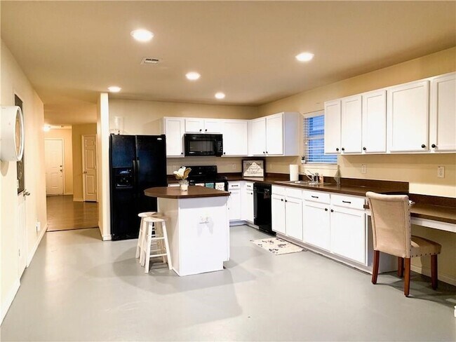 Foto del edificio - 8832 Elk Creek Ln