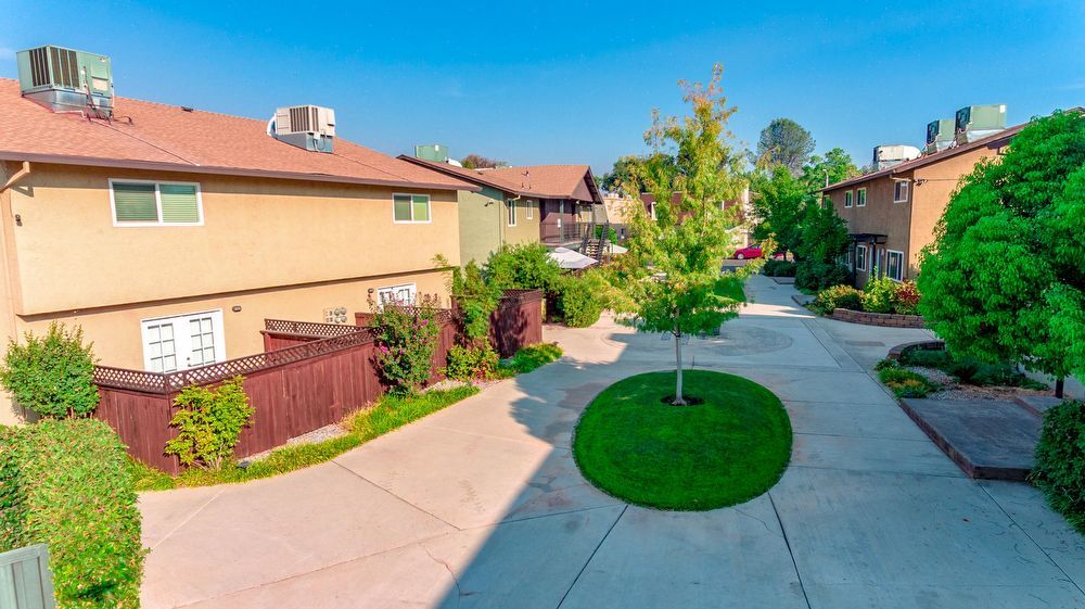 Primary Photo - 3220 C St - 24