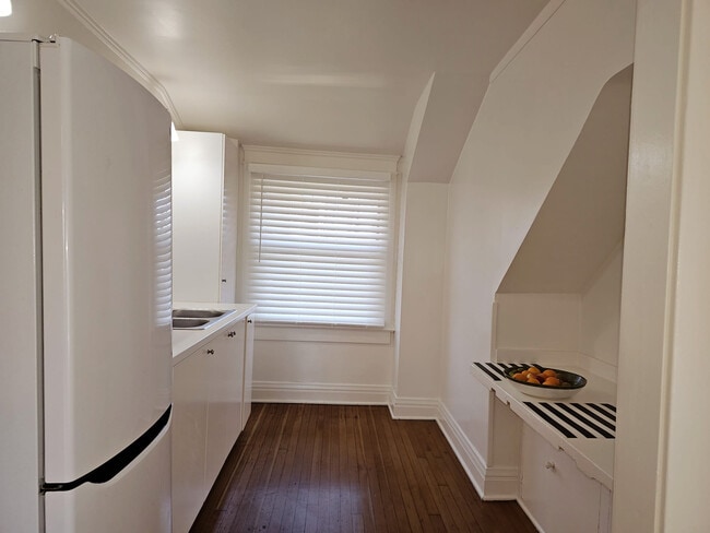 Building Photo - 1518 S St Andrews Pl