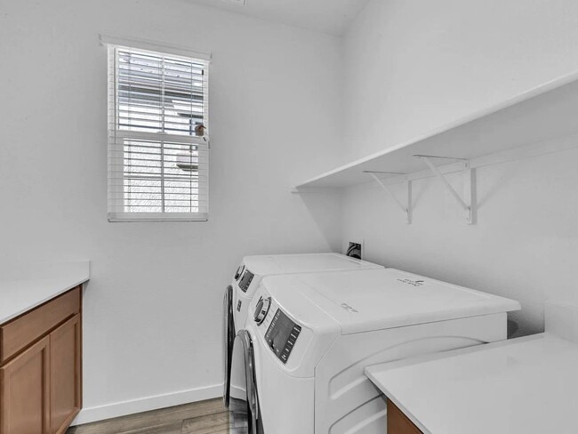 Building Photo - 305 Cinema St