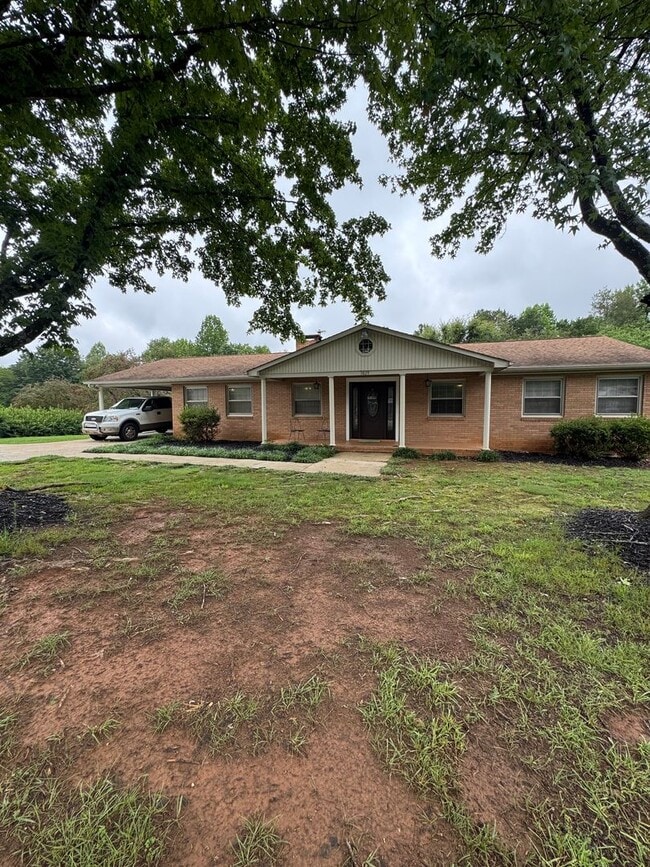 Photo - Spacious 3 Bedroom Home with Office, Pool, & Lawn Care Included – Hudson, NC