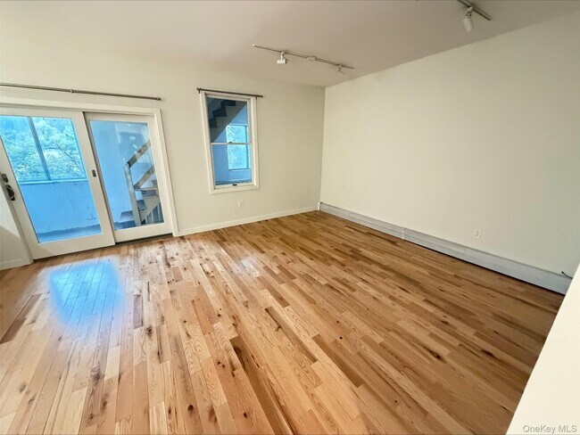 Foto del edificio - 437 Warburton Ave