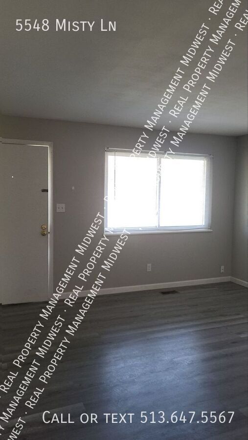 Foto del edificio - 5548 Misty Ln
