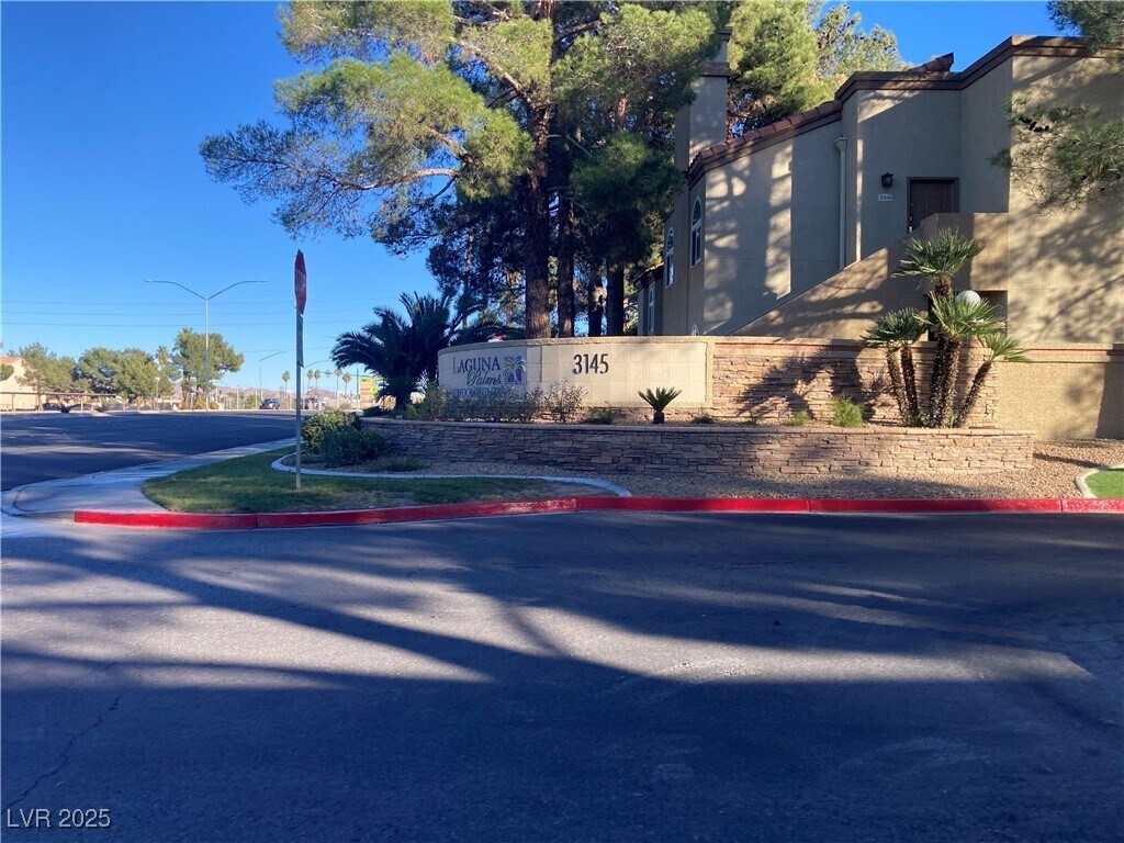 Primary Photo - 3145 E Flamingo Rd