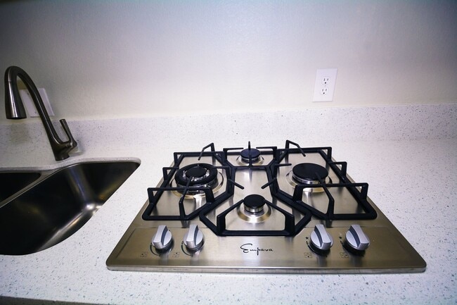 Building Photo - Eastvale 1 Bedroom 1 Bath Additional Unit ...