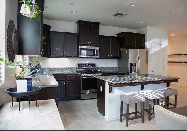 Foto del edificio - Lovely Home for rent in Visalia, Ca