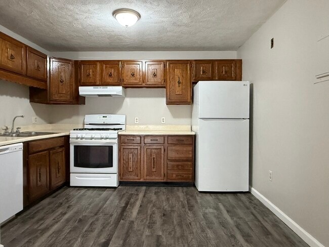 Building Photo - 11 Kenmar Dr