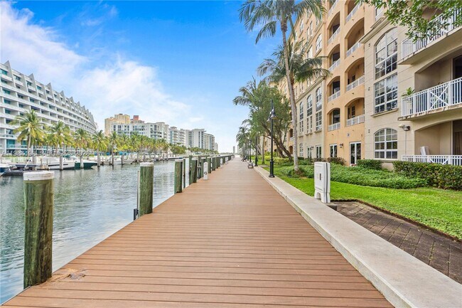 Building Photo - 3001 NE 185th St