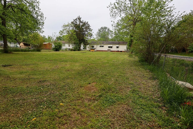 Building Photo - 618 Ledford St