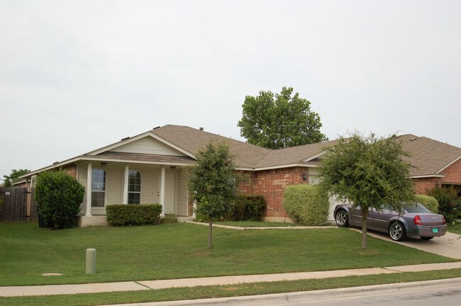 Foto del edificio - Check out this SWEET 4 bed/2 bath home!