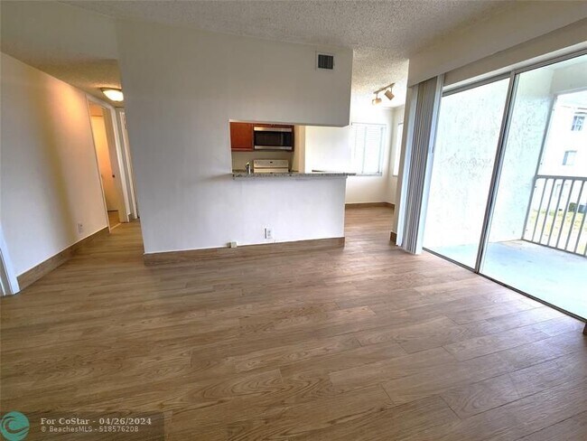 Foto del edificio - 5760 Rock Island Rd