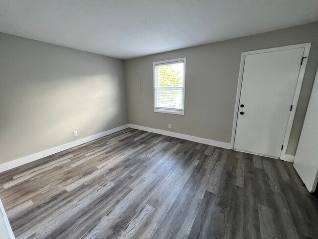 Foto del edificio - Newly remodeled one bedroom available soon!