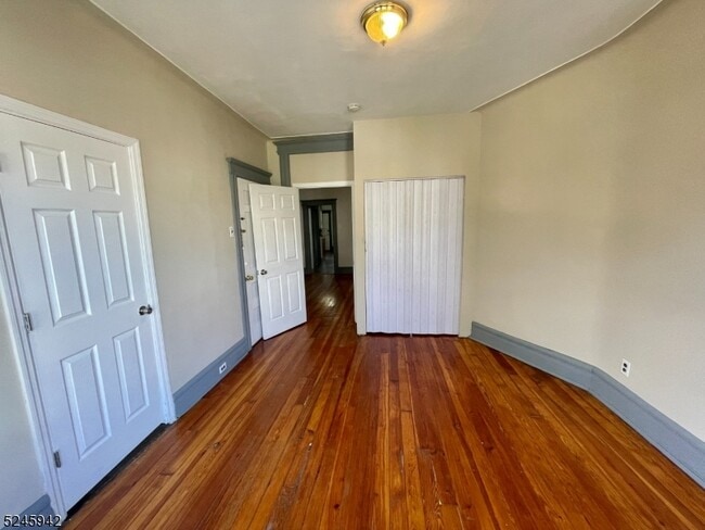 Building Photo - 937 Grove St