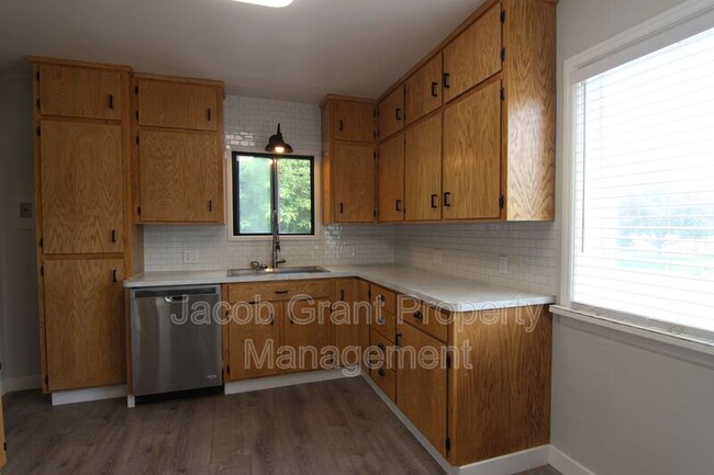 Building Photo - 265 4th St