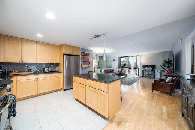 Building Photo - 700 Grove St