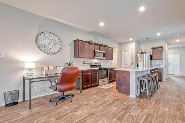 Foto del edificio - 16744 Lonely Pines Dr
