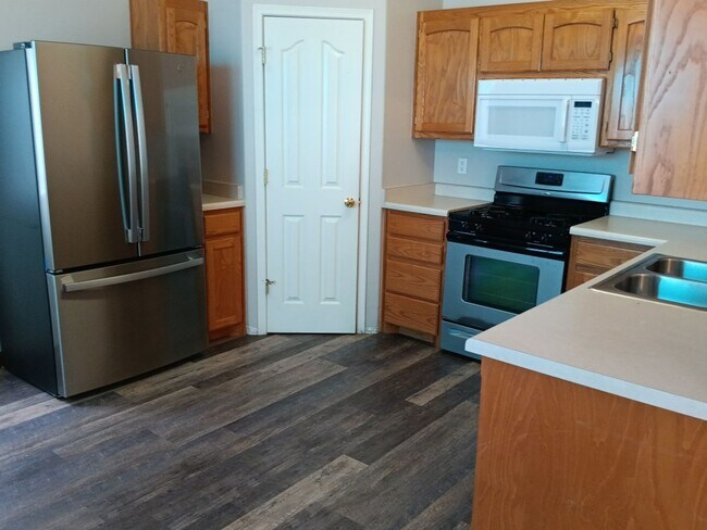 Foto del edificio - Charming 3-bedroom, 2-bathroom home! Comin...