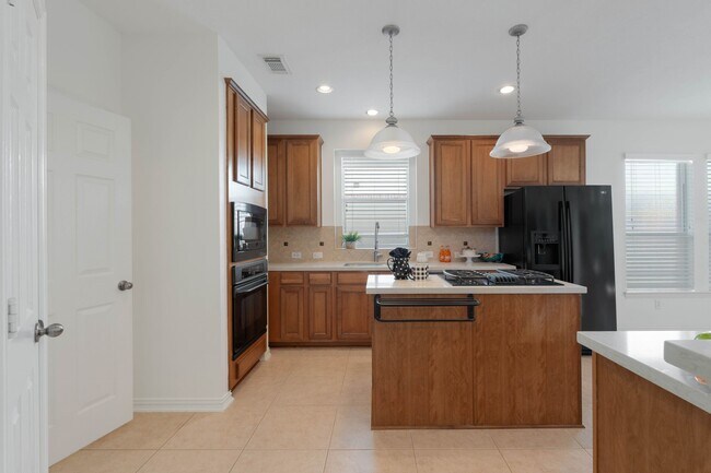 Building Photo - 11 Korbel Ct