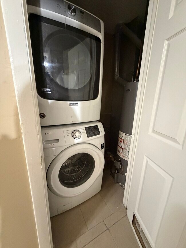 Foto del edificio - 16130 Justine St