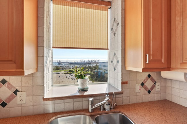 Building Photo - 488 E Ocean Blvd