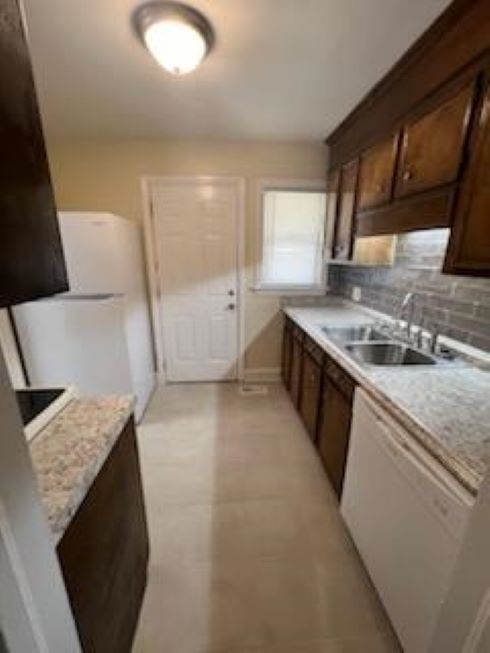 kitchen - 915 Sherwood Dr