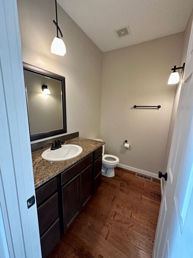 Foto del edificio - 3 Bedroom Townhome!