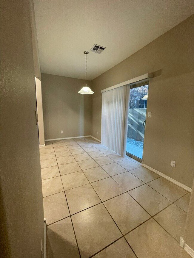 Building Photo - 1544 Volponi Dr SE