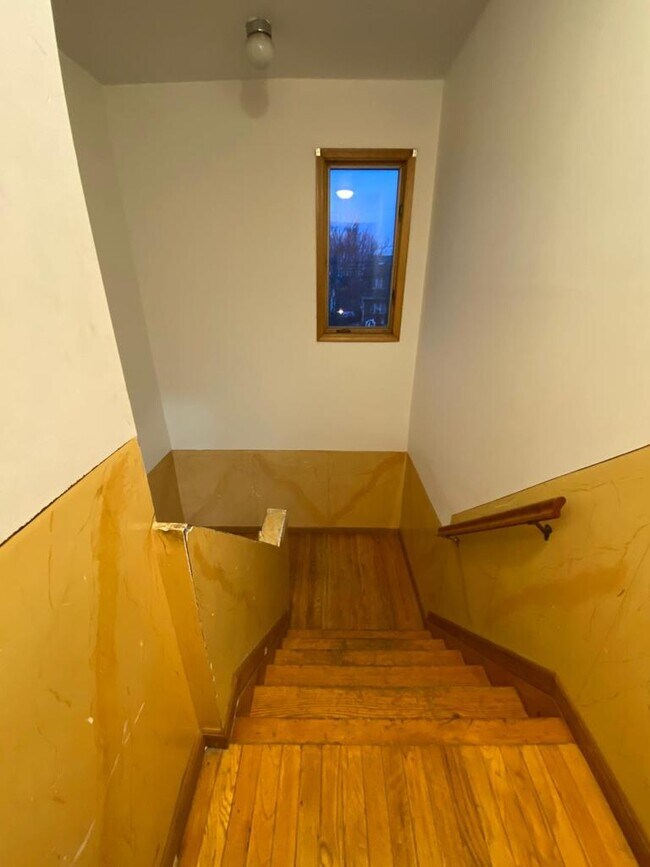 Building Photo - 570 Harrison Ave