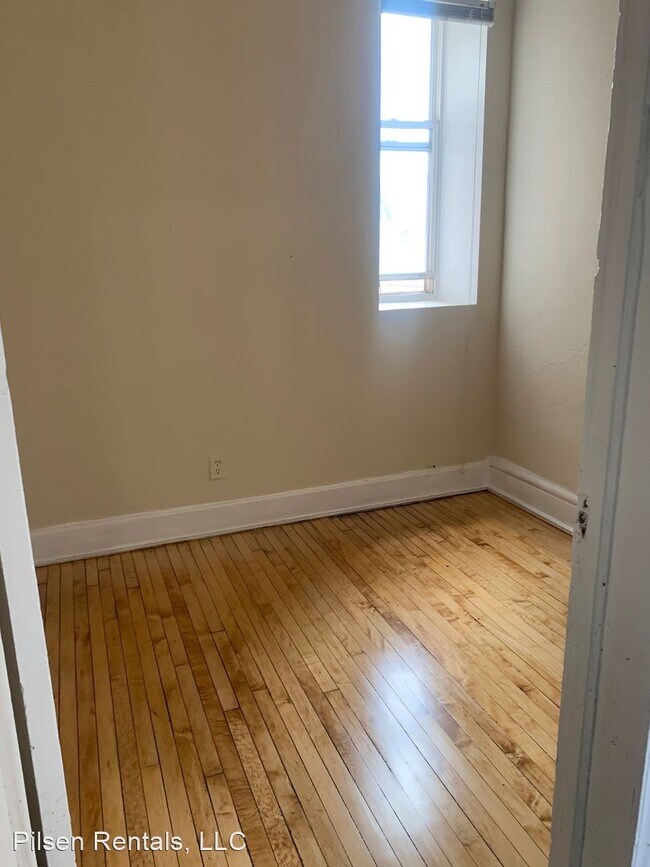 Foto del edificio - 3215 W Cermak Rd