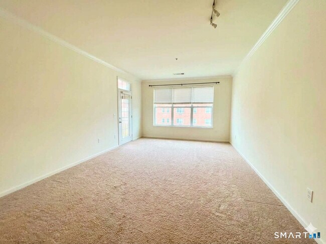 Foto del edificio - 850 E Main St