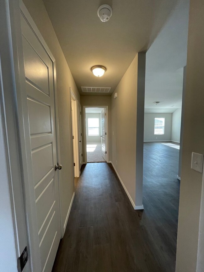 Building Photo - Three Bedroom | Two Bath Home in Bixby