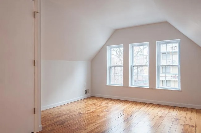 Building Photo - 5438 Claybourne St