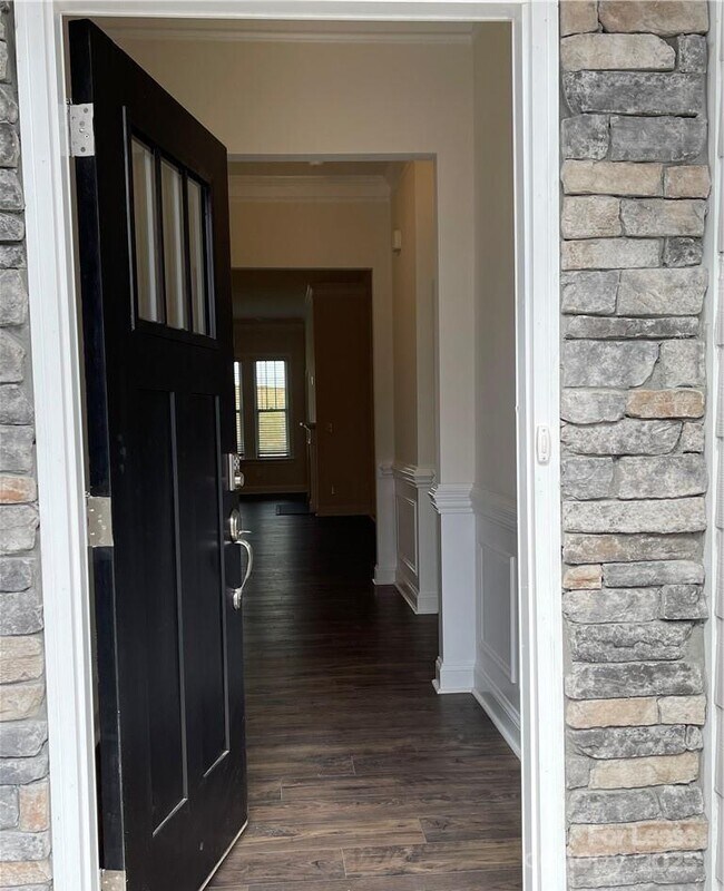 Building Photo - 175 Yellow Birch Loop