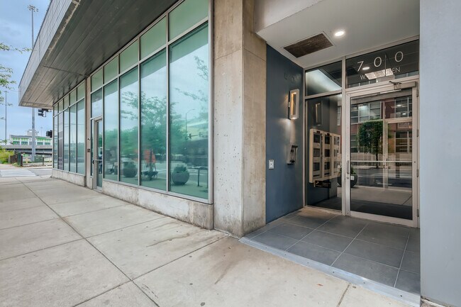 Foto del edificio - 700 W Van Buren St