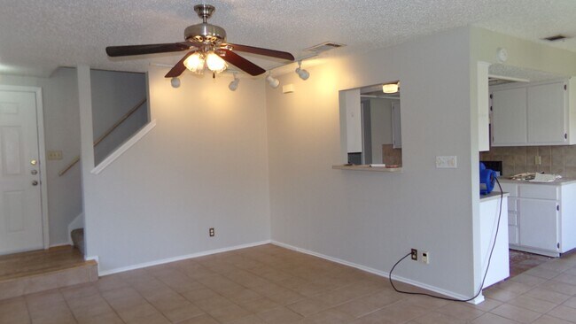 Foto del edificio - K &amp; A Properties3 (8804 Springmail Cir)