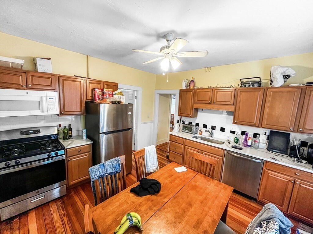 Primary Photo - 70 Line St