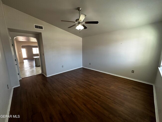 Foto del edificio - 2405 Sparrow Point St