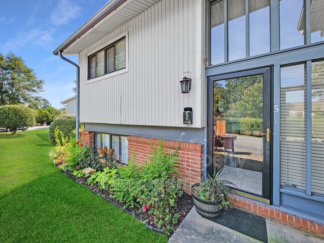 Building Photo - 5 Briarcreek Pl