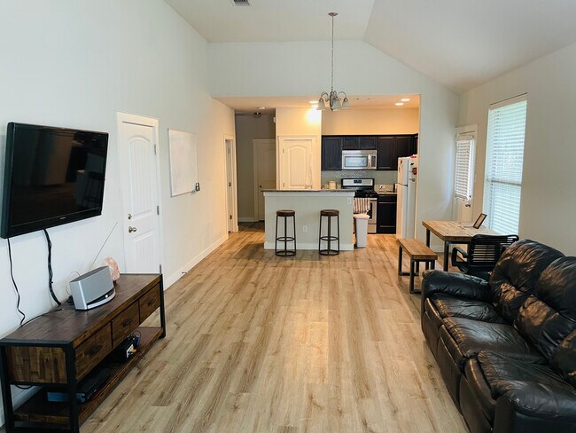 Living room from entrance - 2001 Faro Dr