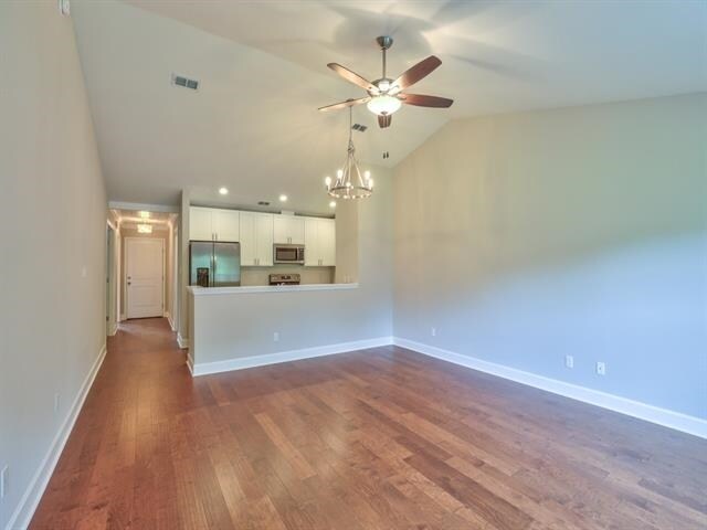 Foto del edificio - 927 Chase Creek Cir