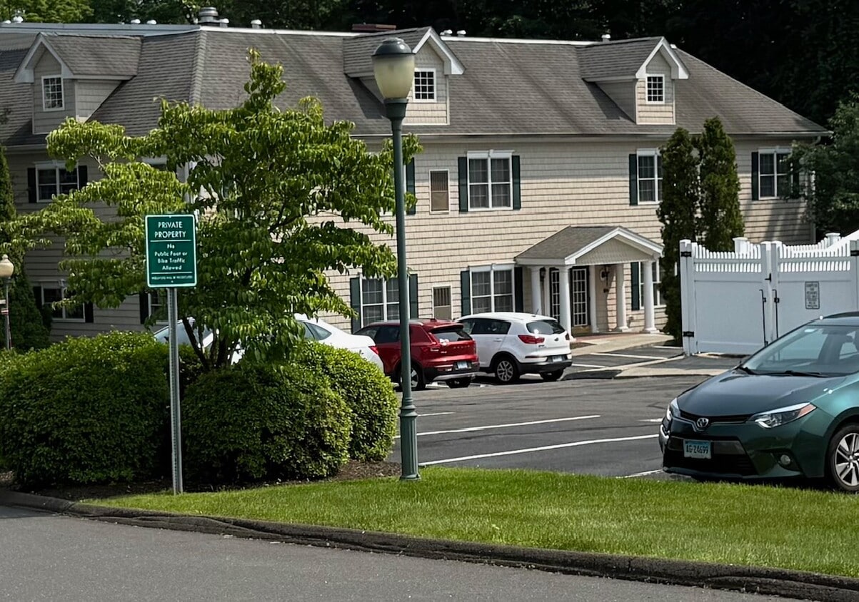Photo - 380 N Main St (Wallingford, CT)