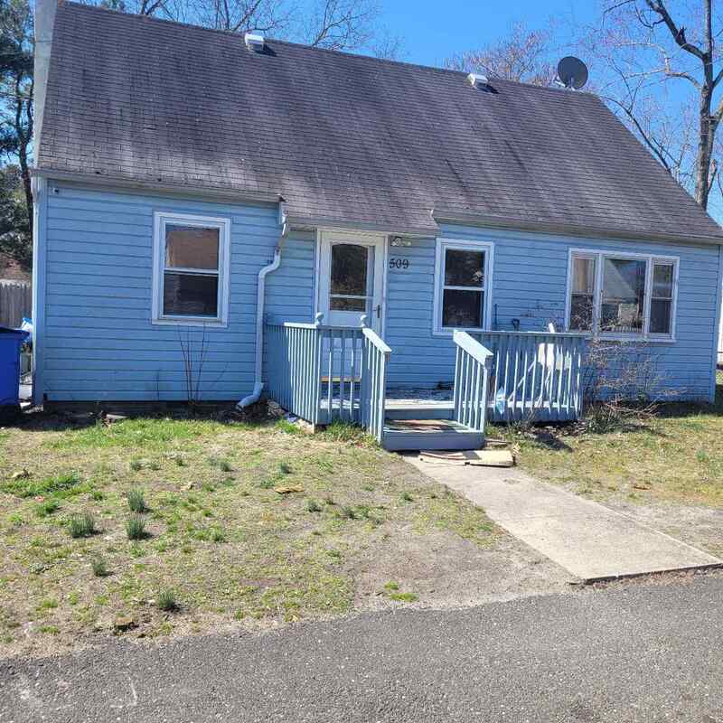 Primary Photo - 509 Laurel Blvd