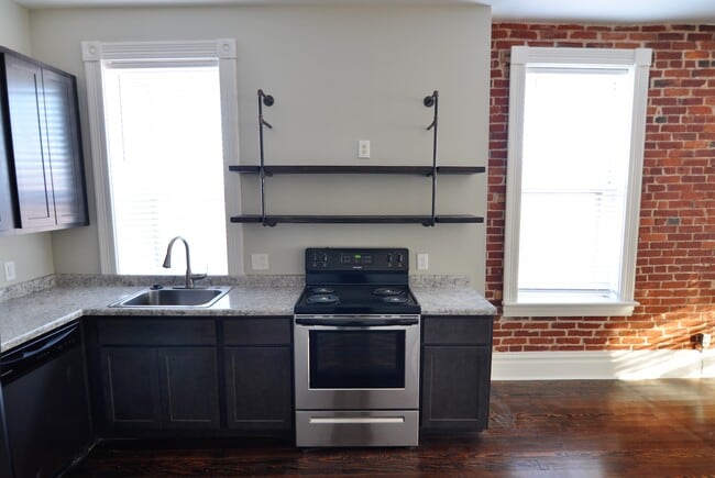 Building Photo - 2711 Arsenal St