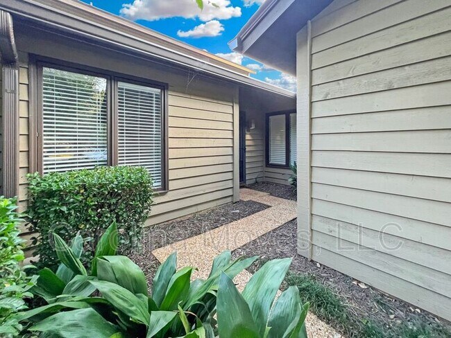 Building Photo - 419 Sparrow Hawk Ct