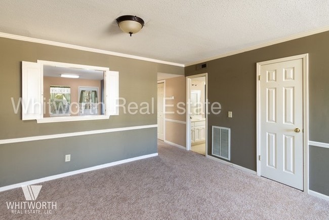 Building Photo - 1009 Fairfax Dr