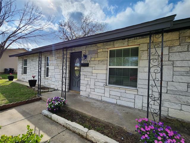 Building Photo - 2713 Henry Dr